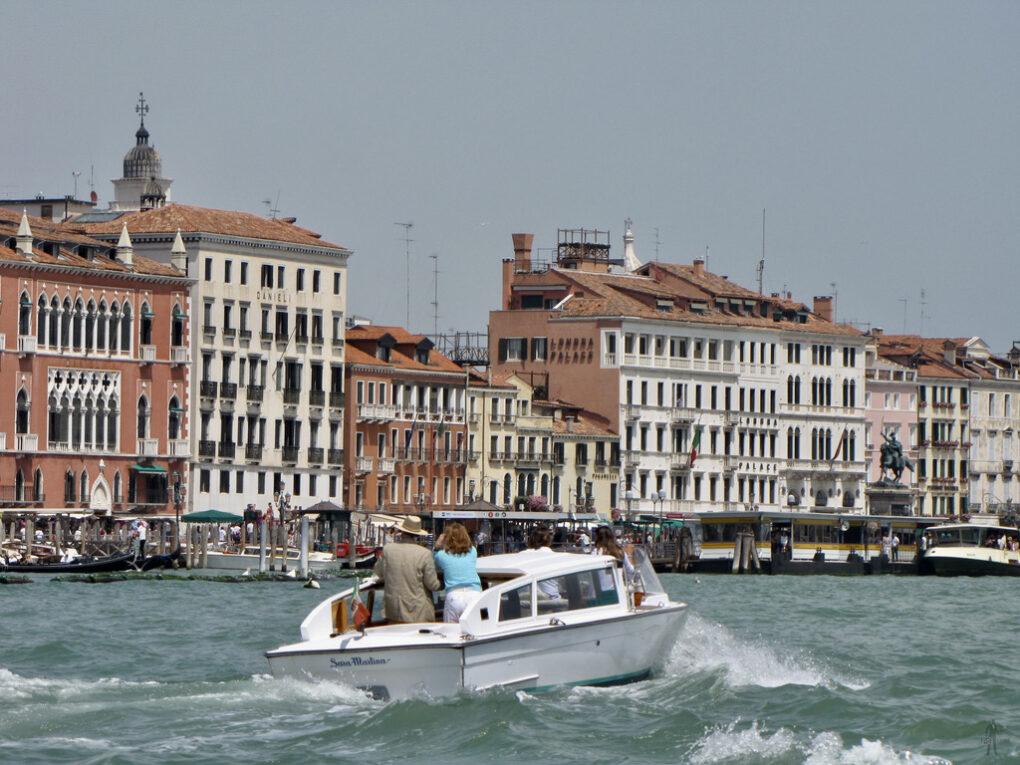 D5DDBC41-7D57-45AD-AE9D-5D9735DA58CF_1_105_c